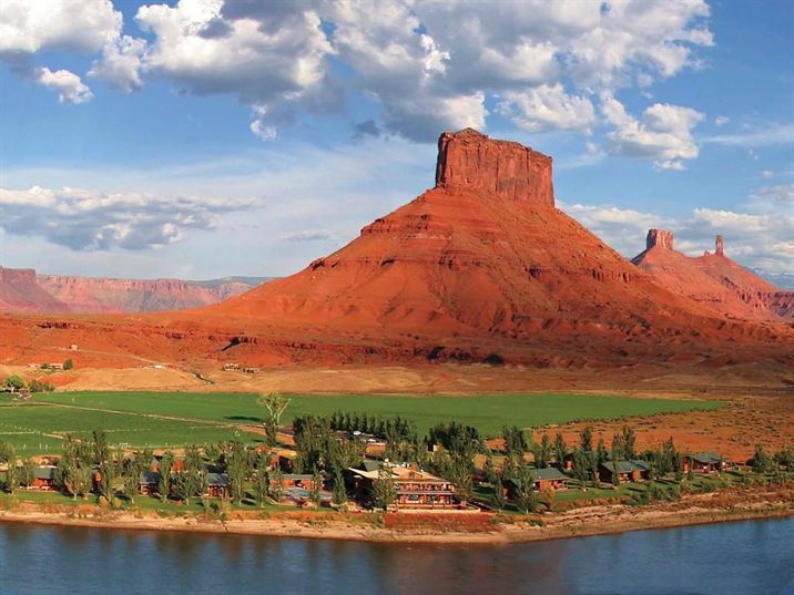 Condoner through Moab Utah 1024x768 - Top 7 Adventurous Places to Discover in the USA